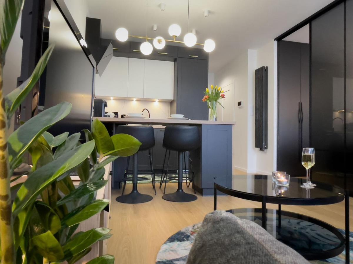 Urban Apartments Premium, Opolska 10 No 36, Free Garage, Self Check-In カトヴィツェ エクステリア 写真